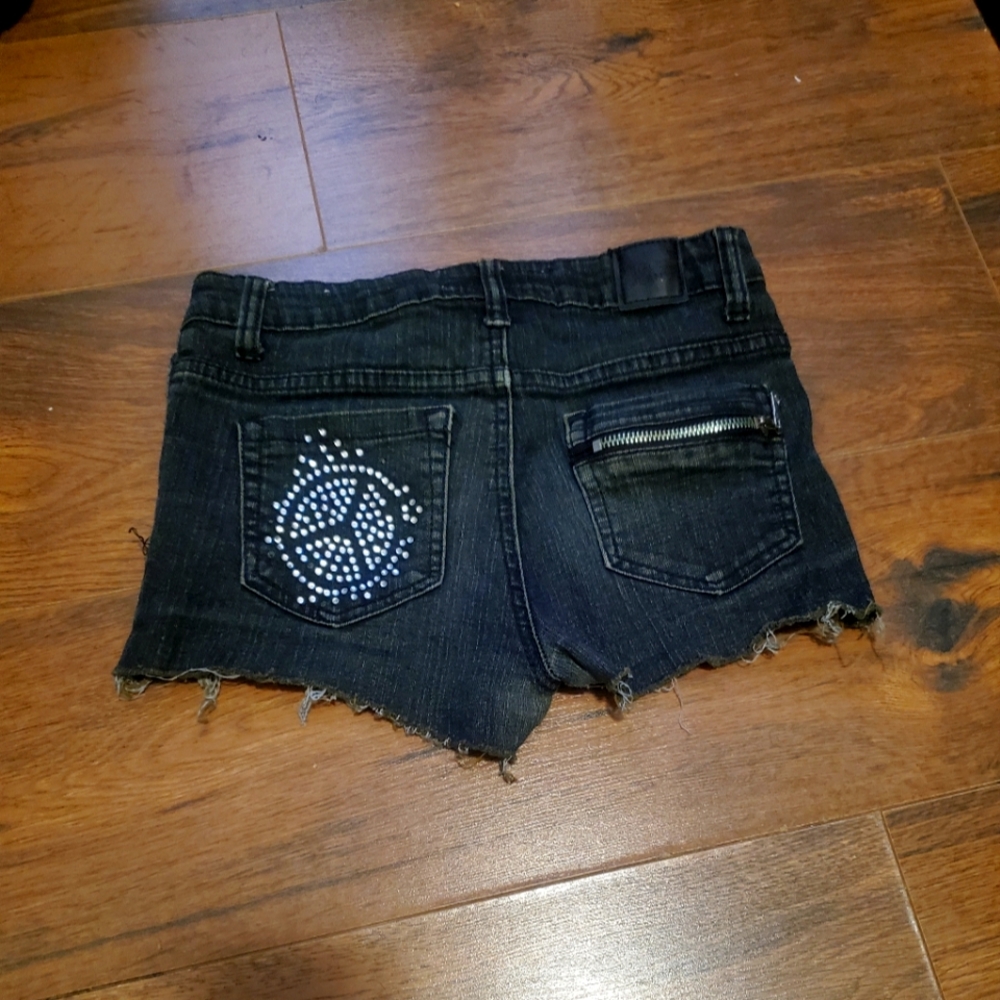BLACK JEAN MINI SHORTS WITH RHINESTONES AND ZIPPER ON BACK POCKETS